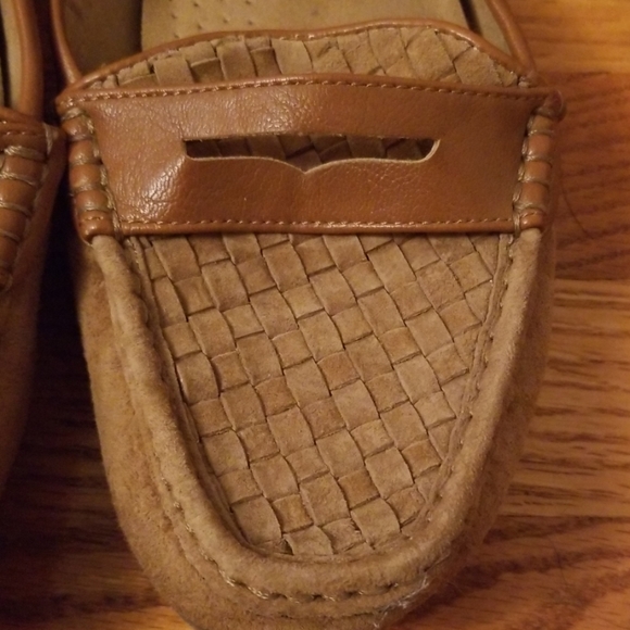 Women's Basketweave Tan Loafer 9.5 - Picture 2 of 5